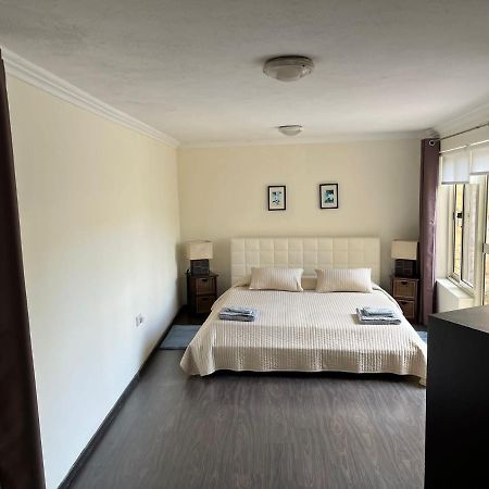 Groundfloor Apartment By The Sea, Fabulous Views 圣保罗湾城 外观 照片